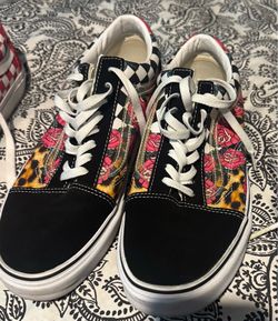 VANS ALL GENTLY USED/CASUAL WEAR STILL IN GREAT CONDITION