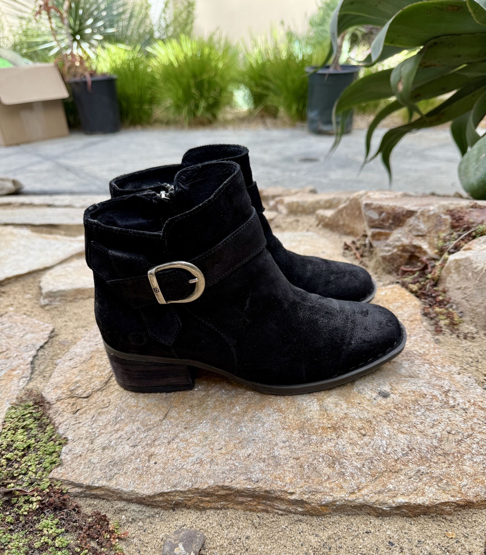 BORN Leather/suede Black Booties Size 6.5 (37)
