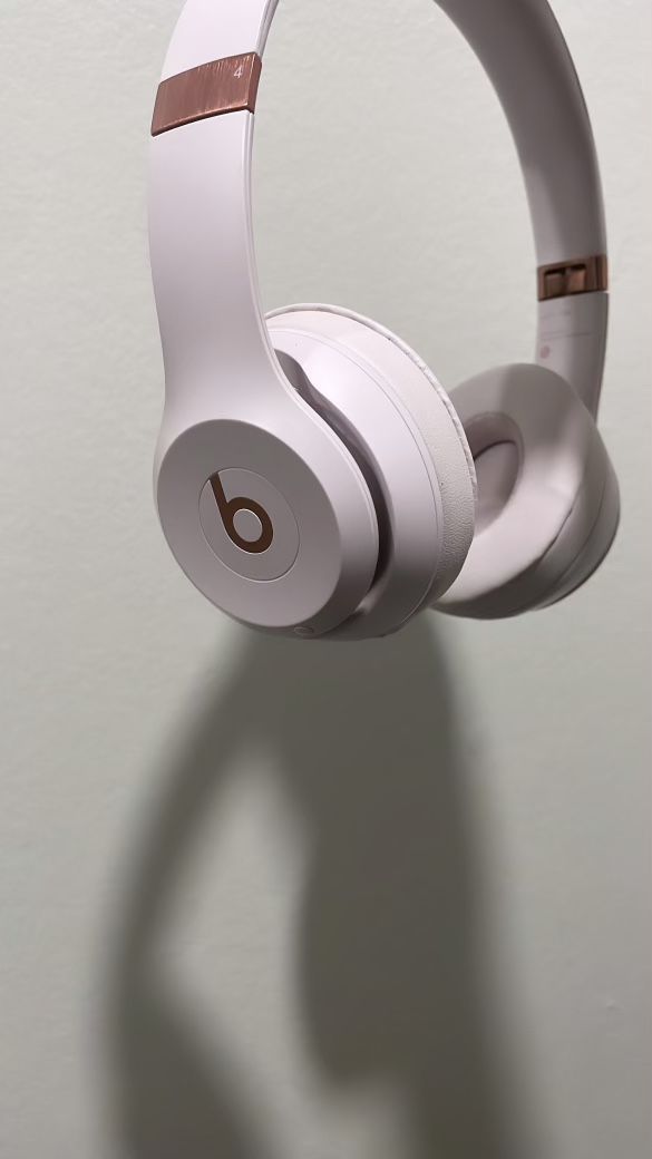 selling beats headphones