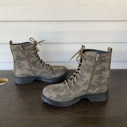 Time and Tru boots size 8