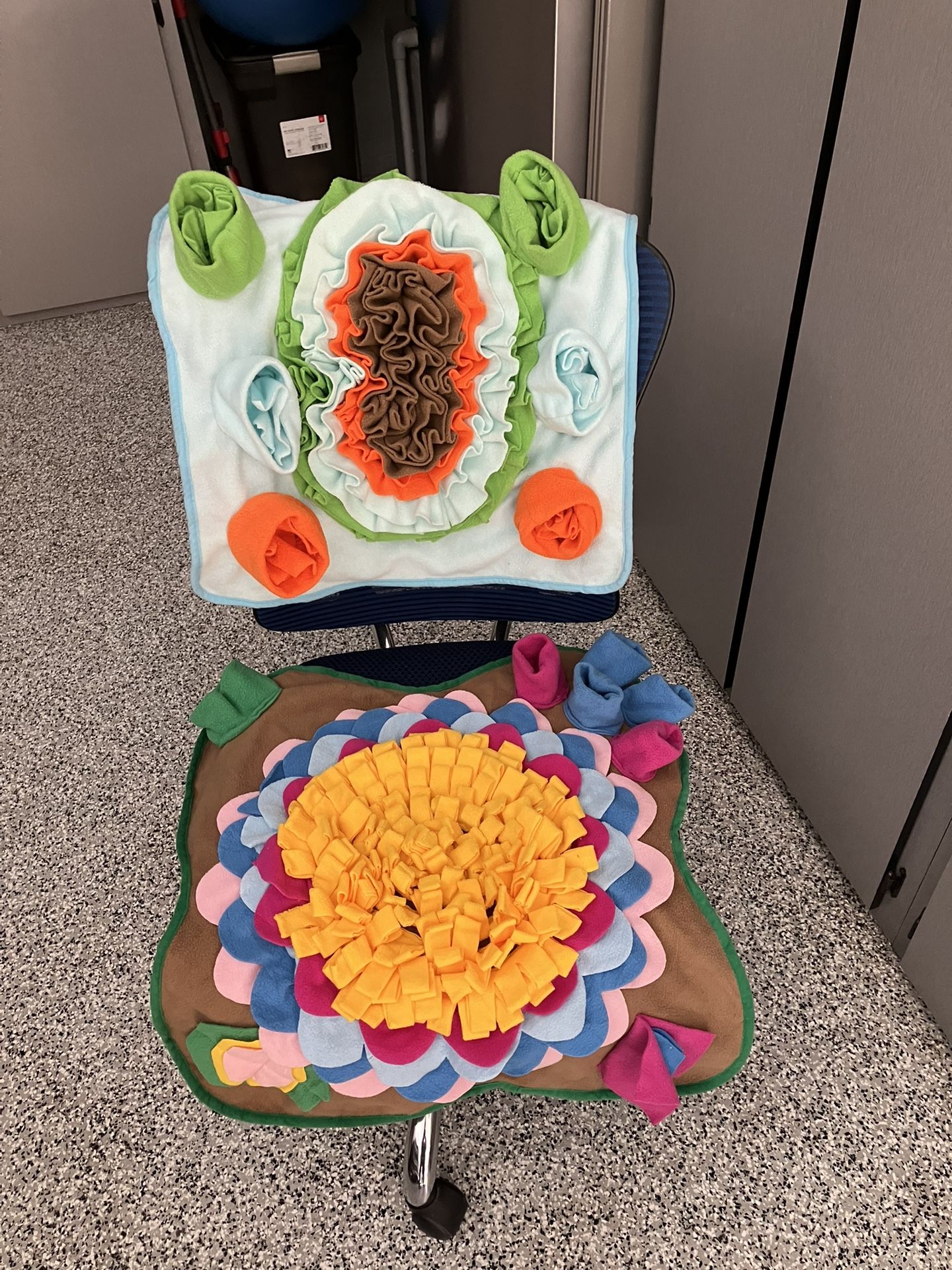 Dog Kibble Eating Mat/toy