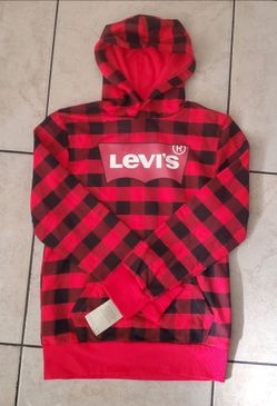 New Levis Boys Sweater. Size Medium