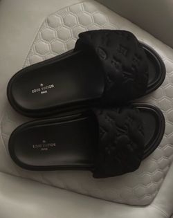 Uni sex Louis Vuitton slides