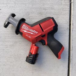 M12 Saw and Battery Milwaukee FUEL