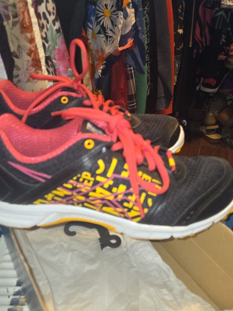 Like New Size 7.5 Womens Or 6 MensReebok