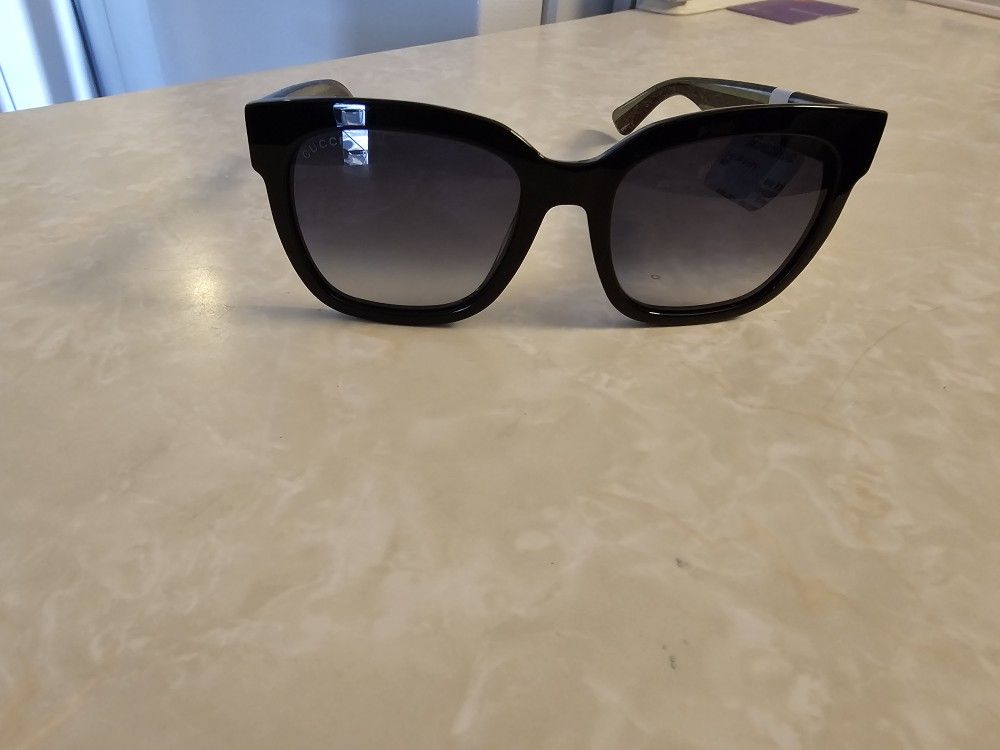 New Woman's Gucci Sunglasses