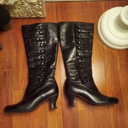 Size 8 leather tall boots. Good condition