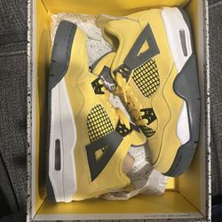 Jordan 4 Lightning Size 6y