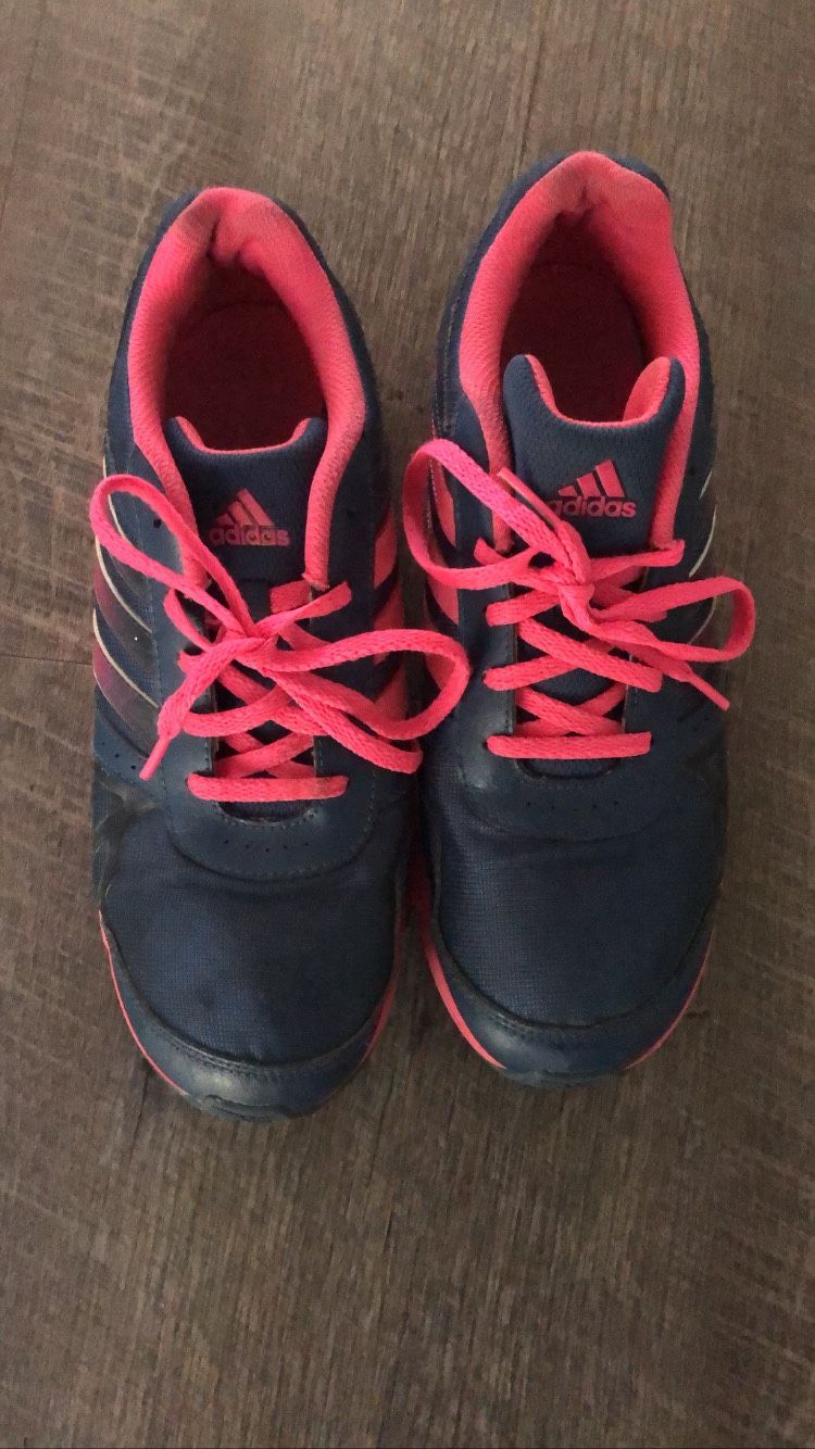 Adidas Original Women’s Sneaker Size 7