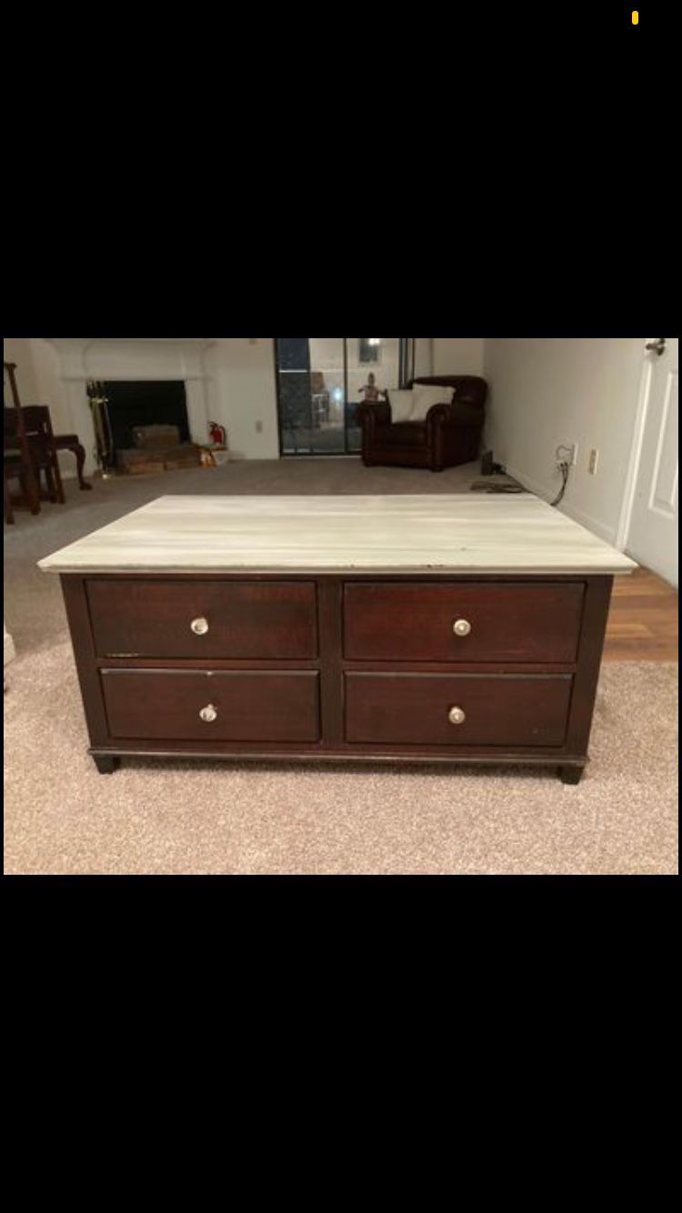 Excellent condition large used coffee table.