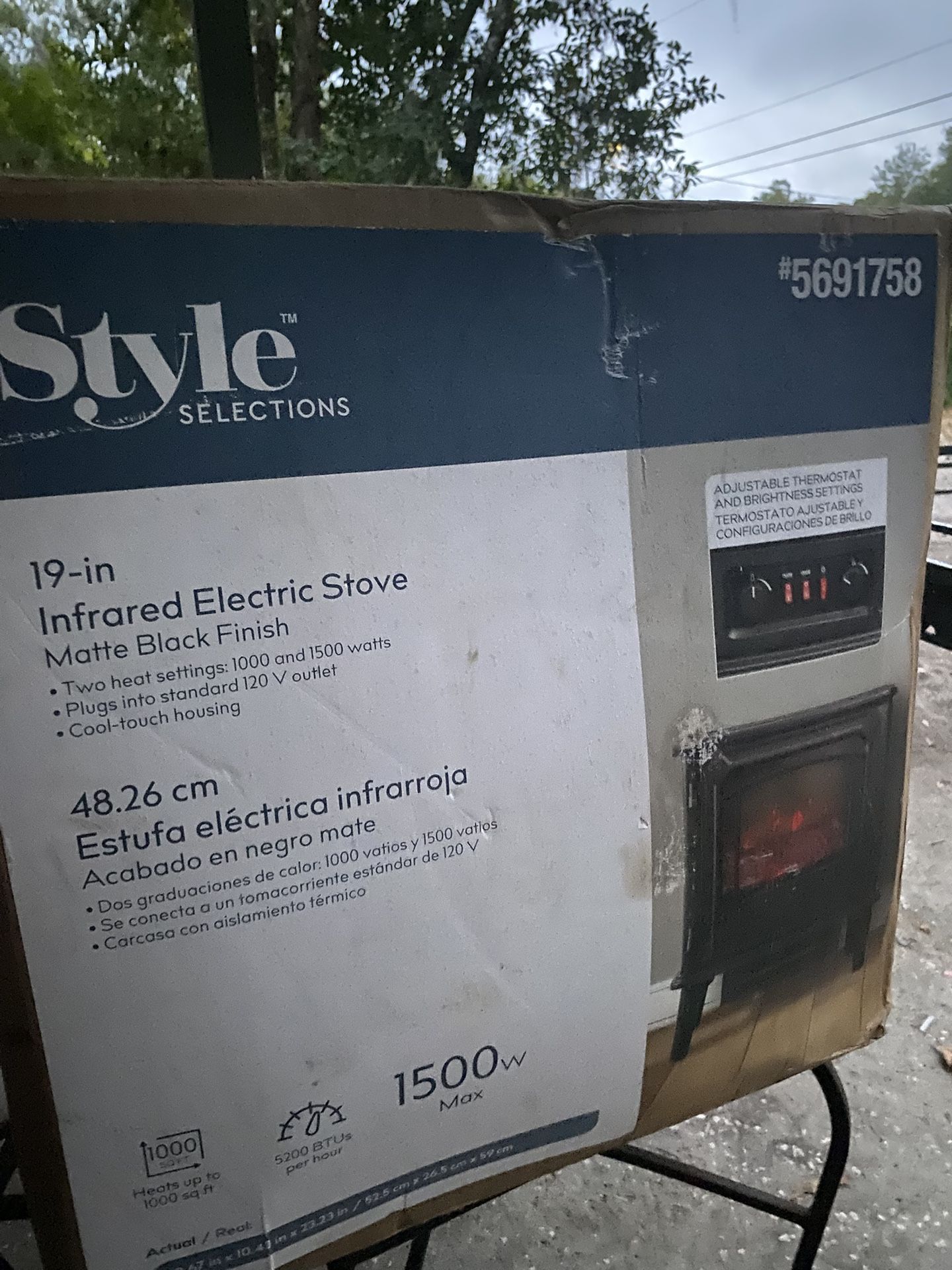 Matte black finish with adjustable thermostat and brightness settings. Two heat settings: 1000 and 1500 https://offerup.com/redirect/?o=d2F0dHMuaW4= t