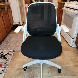 Hdaba Black & White Mesh Office Chair