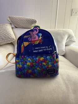 Inside out lounge fly