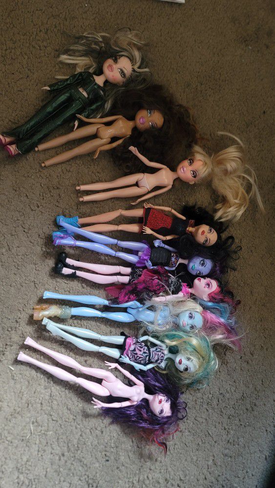 Lot Of 9 Dolls Bratz Monster High Mattel