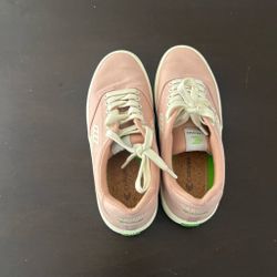 Cariuma Pink Low-Top Sneakers