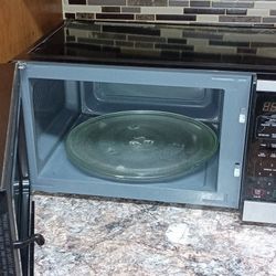 Microwave In Good Condition 