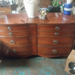 Gorgeous Dresser With Mirror