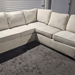 Sectional sofa (DELIVER OPTION)
