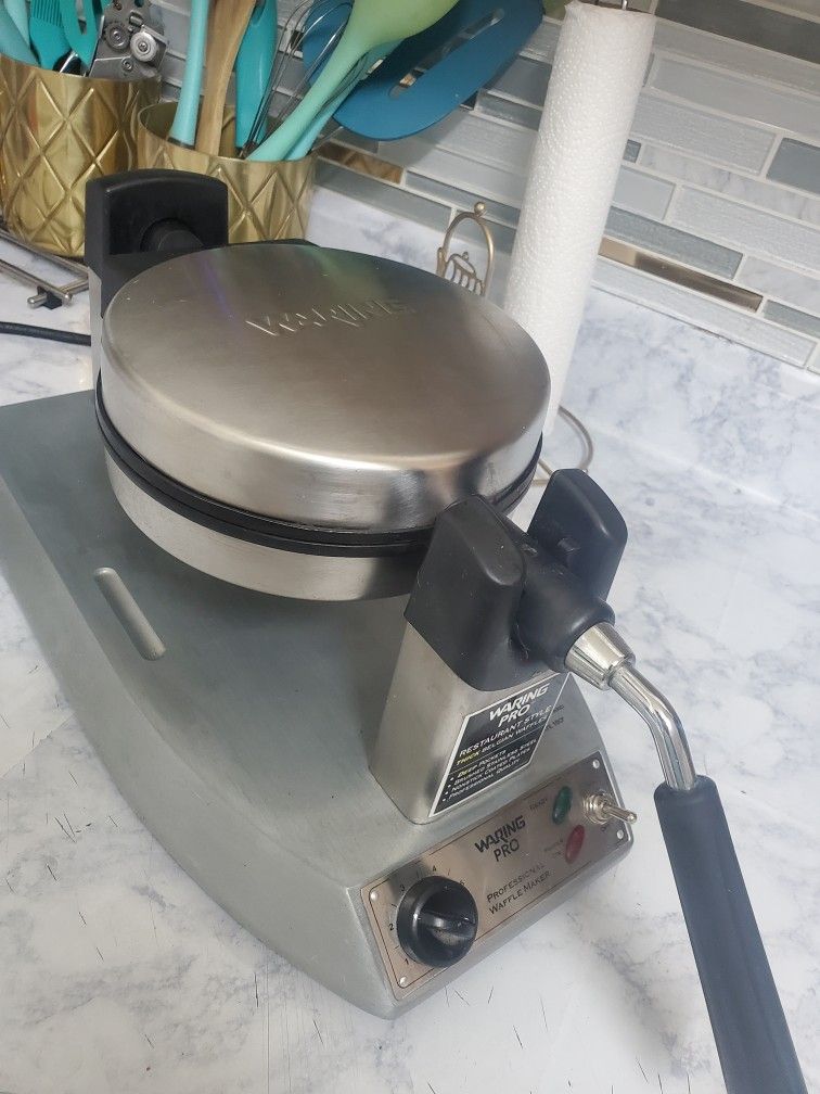 Waring WMK300 Belgian Pro Waffle Maker Restaurant