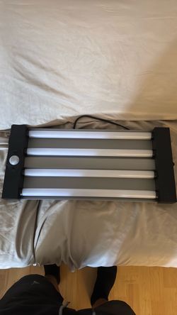 Braun 2ft linkable shop light with motion sensor