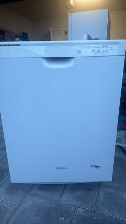 Whirlpool Dishwasher – Like New Condition