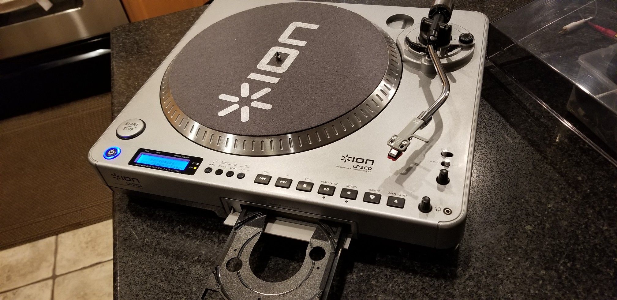 ION LP2CD Turntable with CD recorder plays 33, 45,78 record player USB