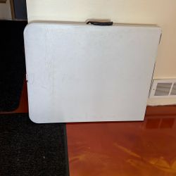 6’ Folding Table