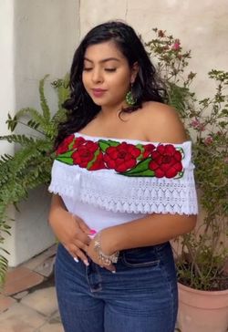Variedad de Blusas Méxicanas - Variety of Mexican Blouses