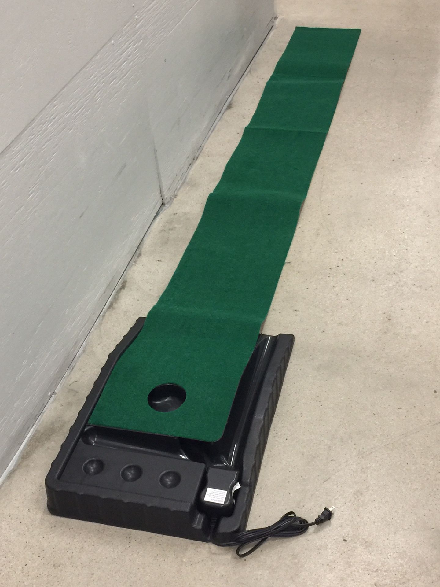Golf Digest Electric Putting Mat - Practice in your Home