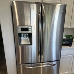 GE  Refrigerator 
