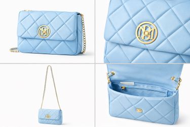 Baby Blue Quilted Crossbody Bag Gold Chain Chic Designer Style/Bolso Azul Claro Acolchado Crossbody Cadena Dorada Estilo Elegante