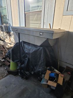 LOW  PROFILE Truck  TOOL BOX
