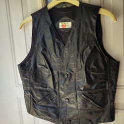 Ladies Med  3 Snap Leather Vest