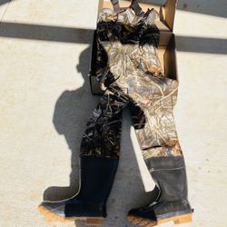 Brand new Cabelas 3MM 1,000 Gram, Armor Flex Realtree Max 4,Wader, Size 11 