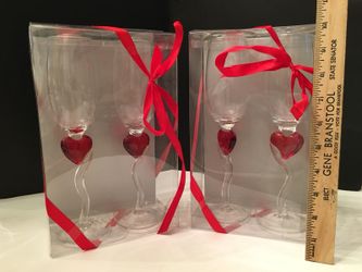 2 valentine NIB champagne glasses