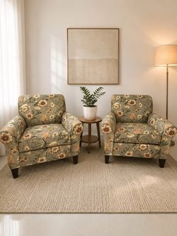 Pair of Ethan Allen Chairs-Delivery Available🚚