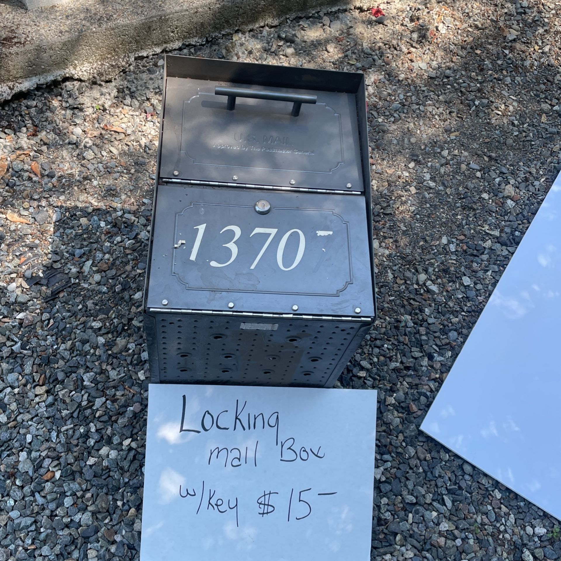 Locking Mailbox With Keys