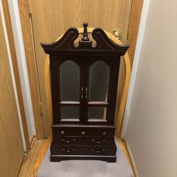 Jewelry Box / Armoire 