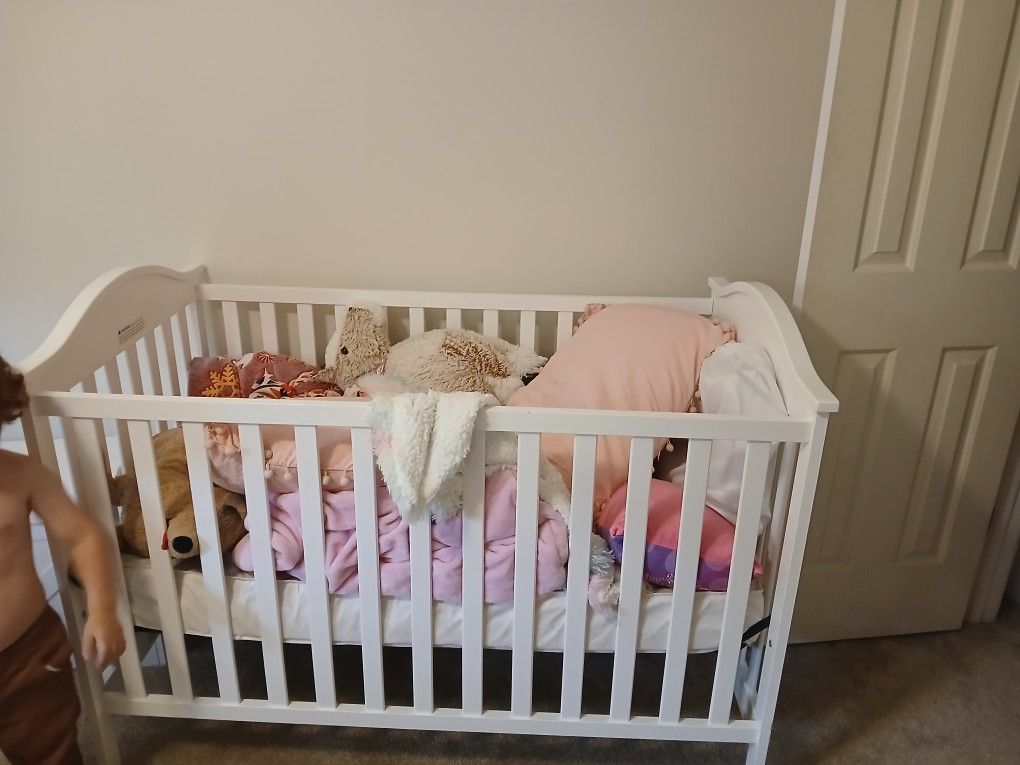 White Crib And Matress