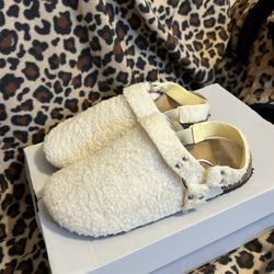 Fluffy Cream Birkenstock-Style Sandals (Dupe)