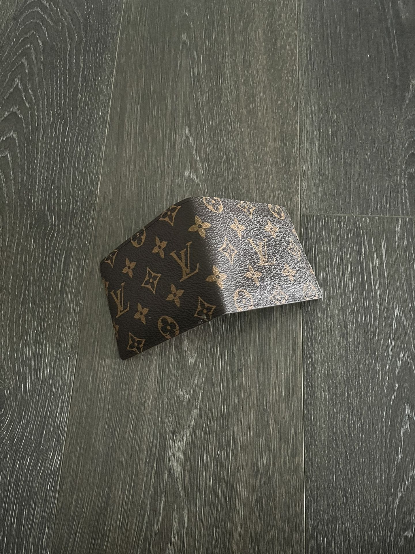 Louis Vuitton men’s Wallet for Sale in Indianapolis, IN - OfferUp