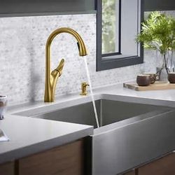 Kohler Transitional Kitchen Faucet (1 in stock)