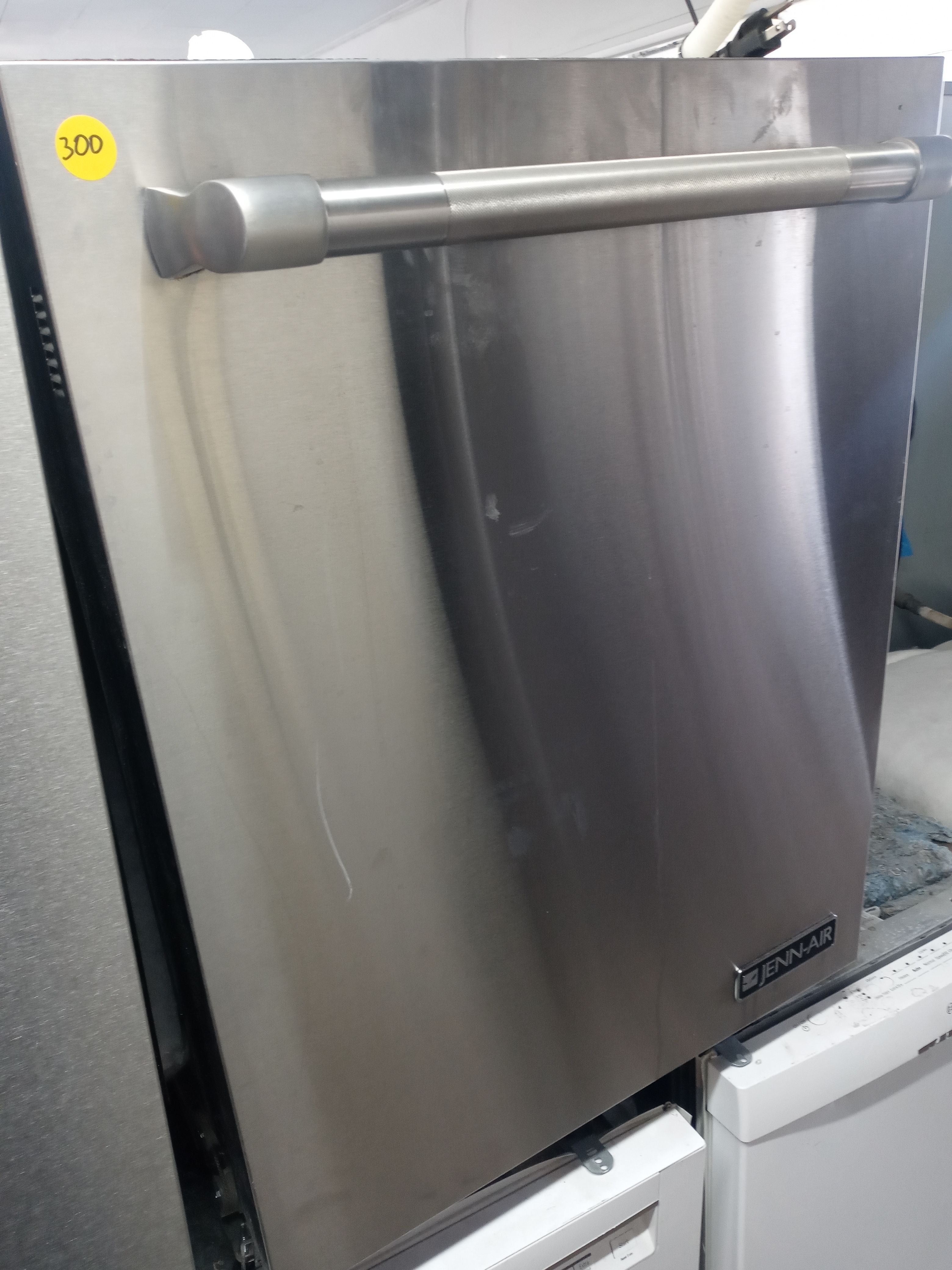 Jenn-Air stainless steel dishwasher with stainless tub - Free delivery