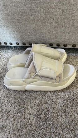 UGG LA Cloud Slide sandals Women’s Size 8.5