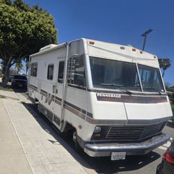 Vantage Winnebago Motorhome 