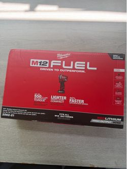 Milwaukee M12 FUEL 12V Li-Ion Brushless Cordless Stubby 3/8 in. Impact Wrench Kit w/(1) 5.0 Ah High