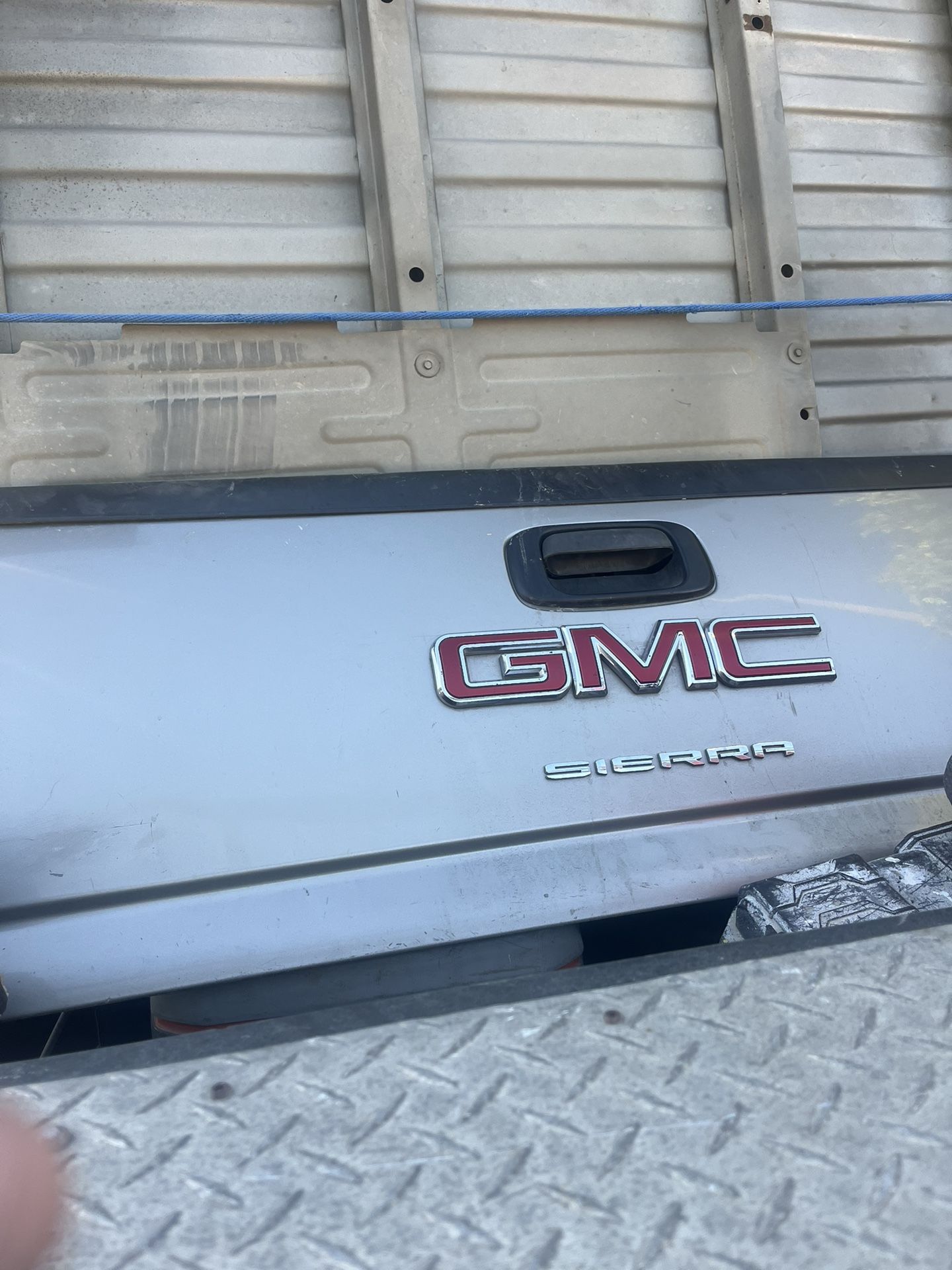 Gmc sierra truck bed