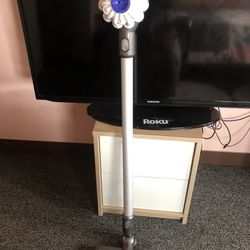 dyson  vacuum  with charger 