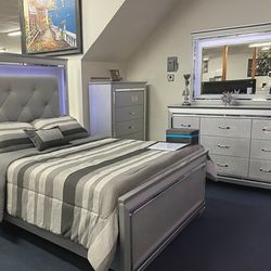 Queen silver 4pc bedroom set