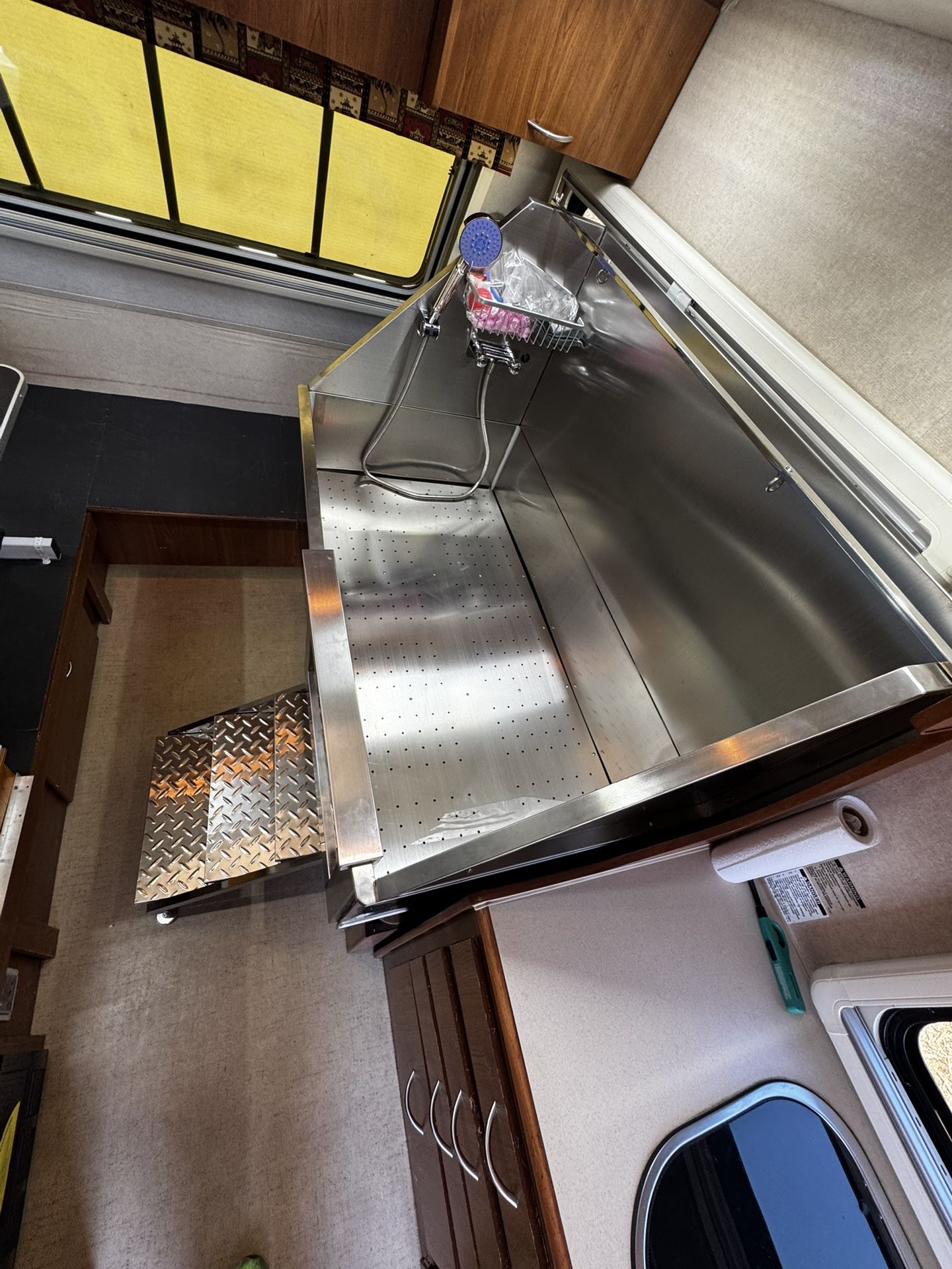 Grooming Trailer And Truck